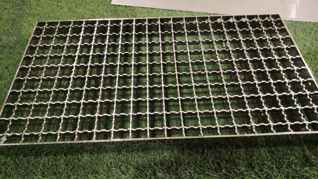 Stainless Steel Channel with Non-Slip Grating